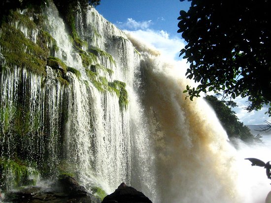 4 день (четверг): Национальный парк Канайма  - остров Анатолия, водопад Эль Сапо, Эль Ача 
